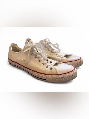 ⚡️ SOLD ⚡️ White Converse All Star trainers. Size US 10